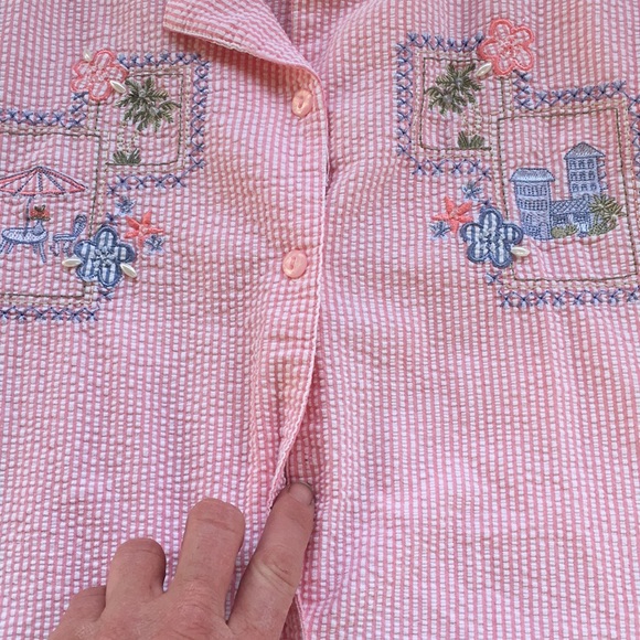 🌴VTG pink seersucker embroidered button down top - Picture 6 of 8